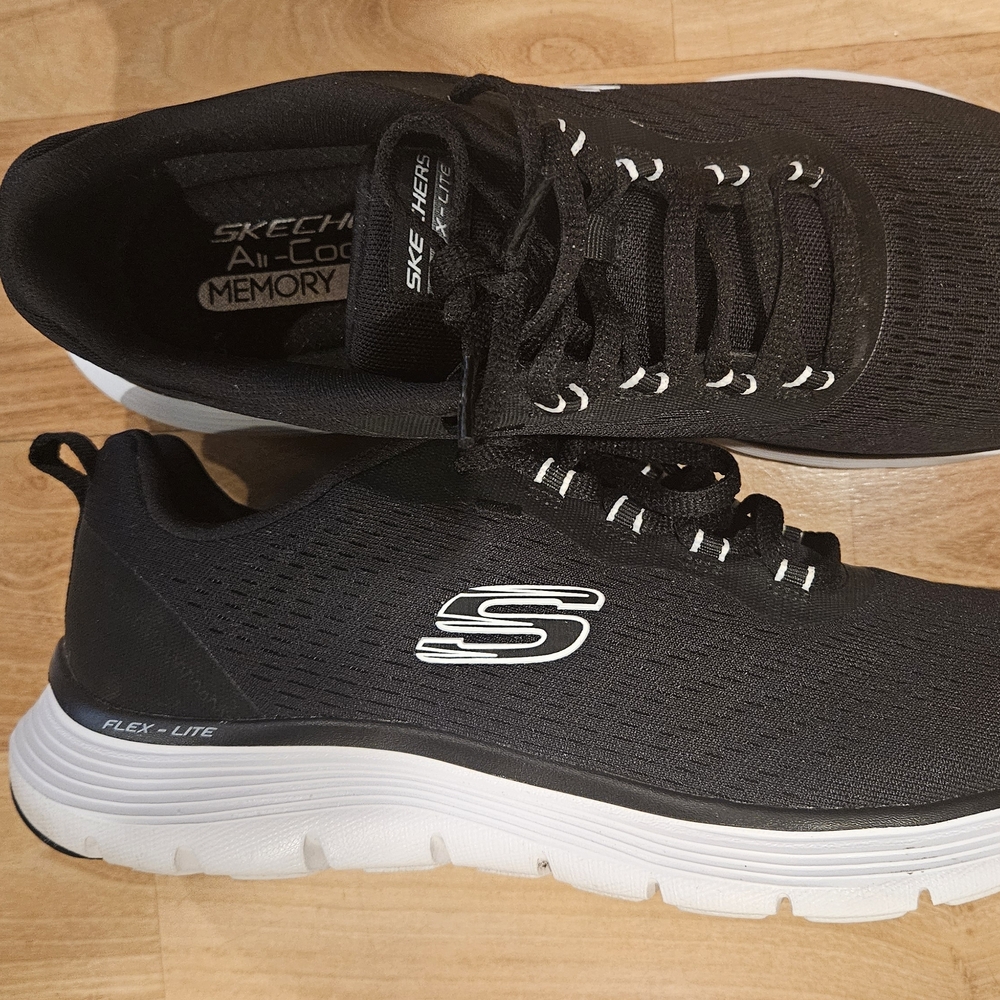 Skechers Womens Black and White Flex Lite Sneakers